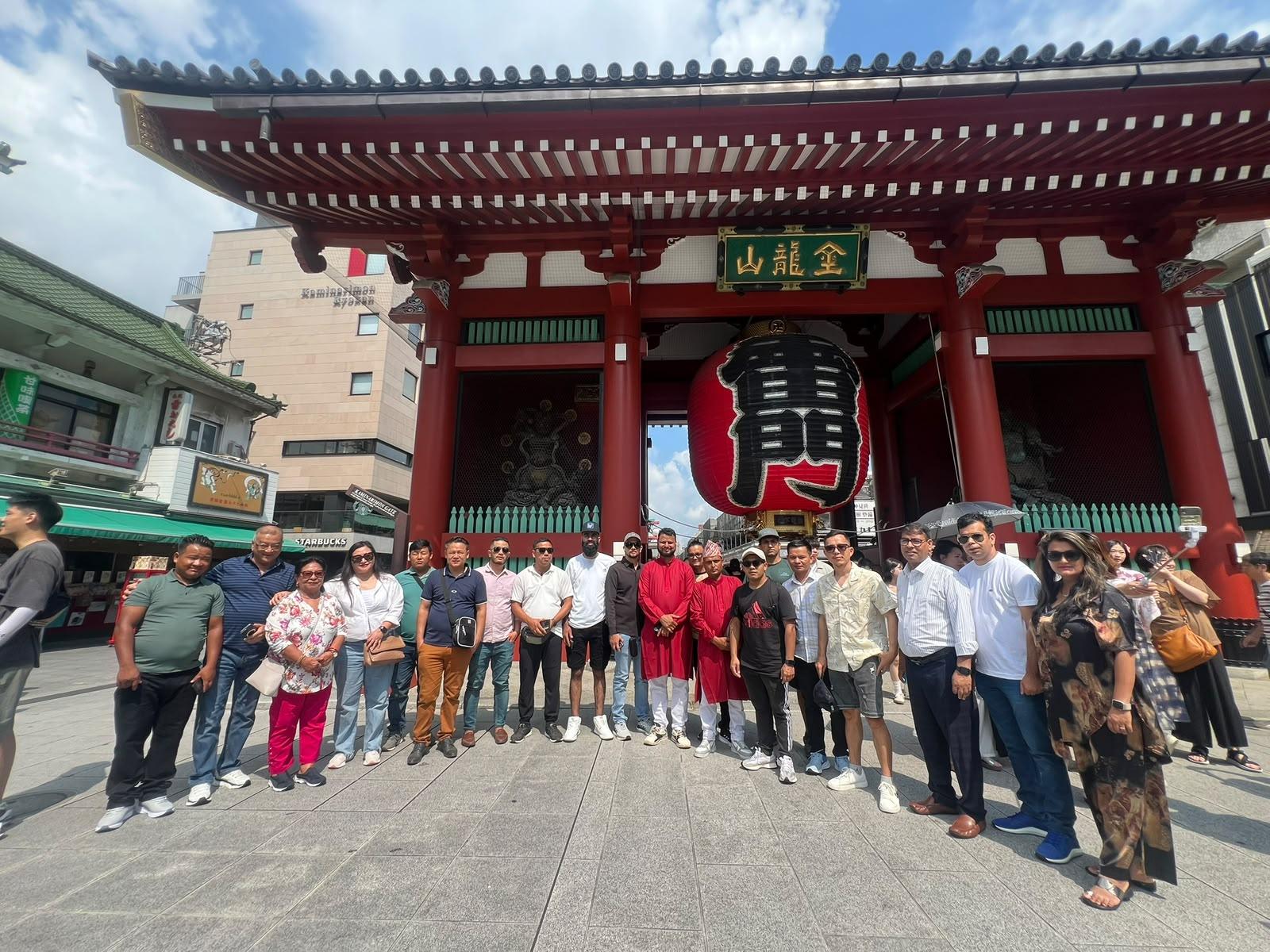 A large group of Nepali travellers beneath the great lantern of Kaminarimon gate